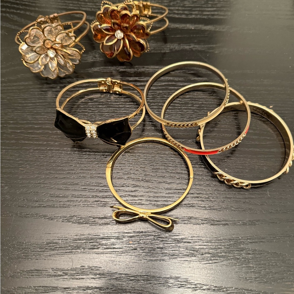 Elegant Gold and Black Bow Bracelet Set
